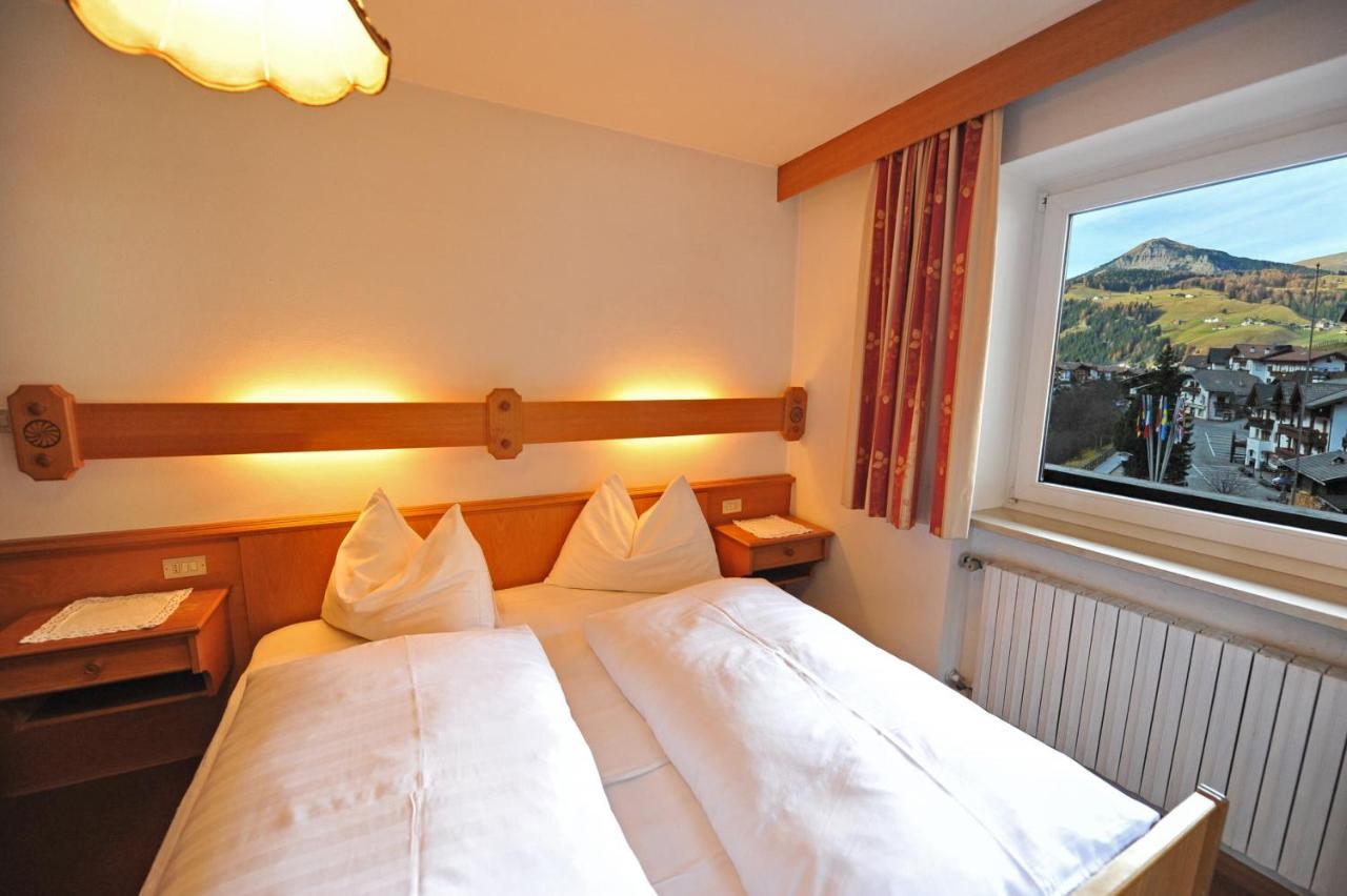 Apartments Jasmin Selva di Val Gardena Exteriör bild
