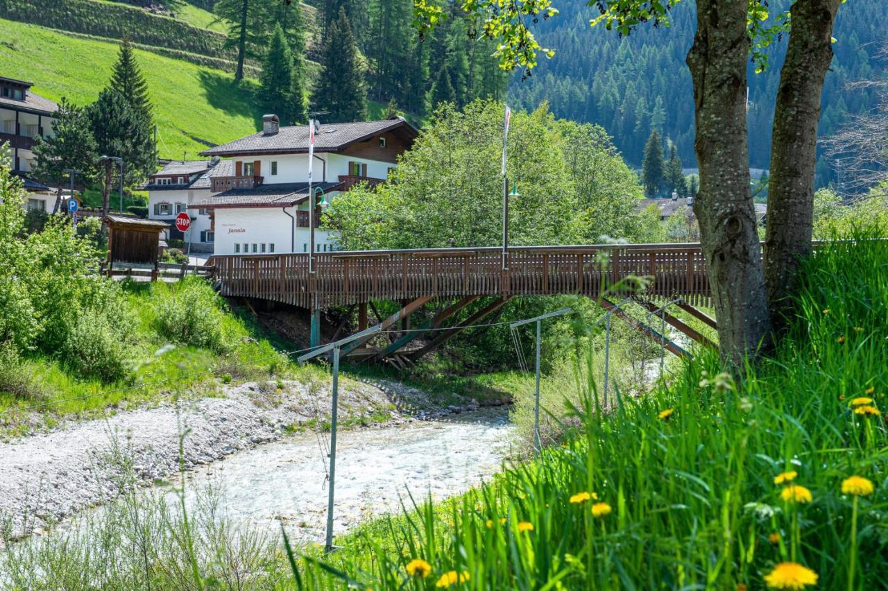 Apartments Jasmin Selva di Val Gardena Exteriör bild